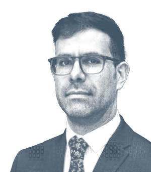 Dr César Palacios-González